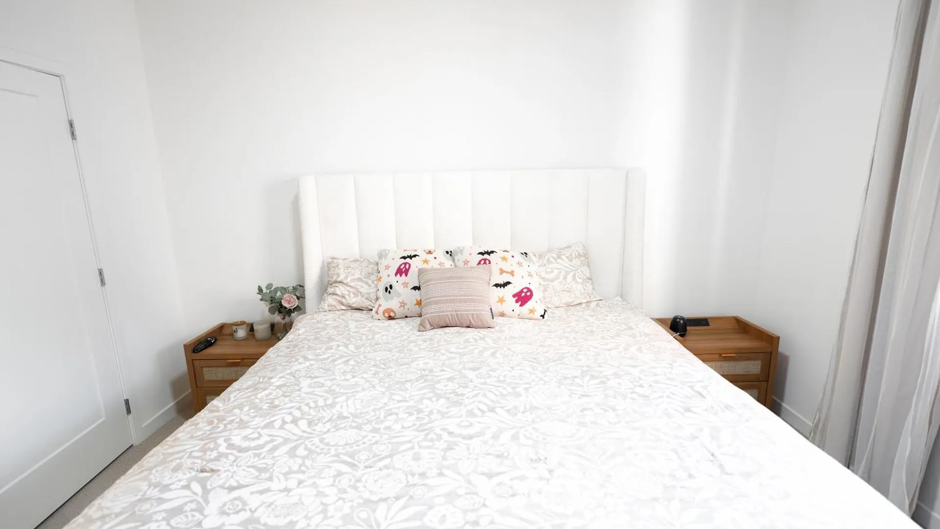 Heart Of North Hollywood 2 Bed Apt Free Parking, Hot Tub, Pool, Gym Los Angeles 0*,  United States