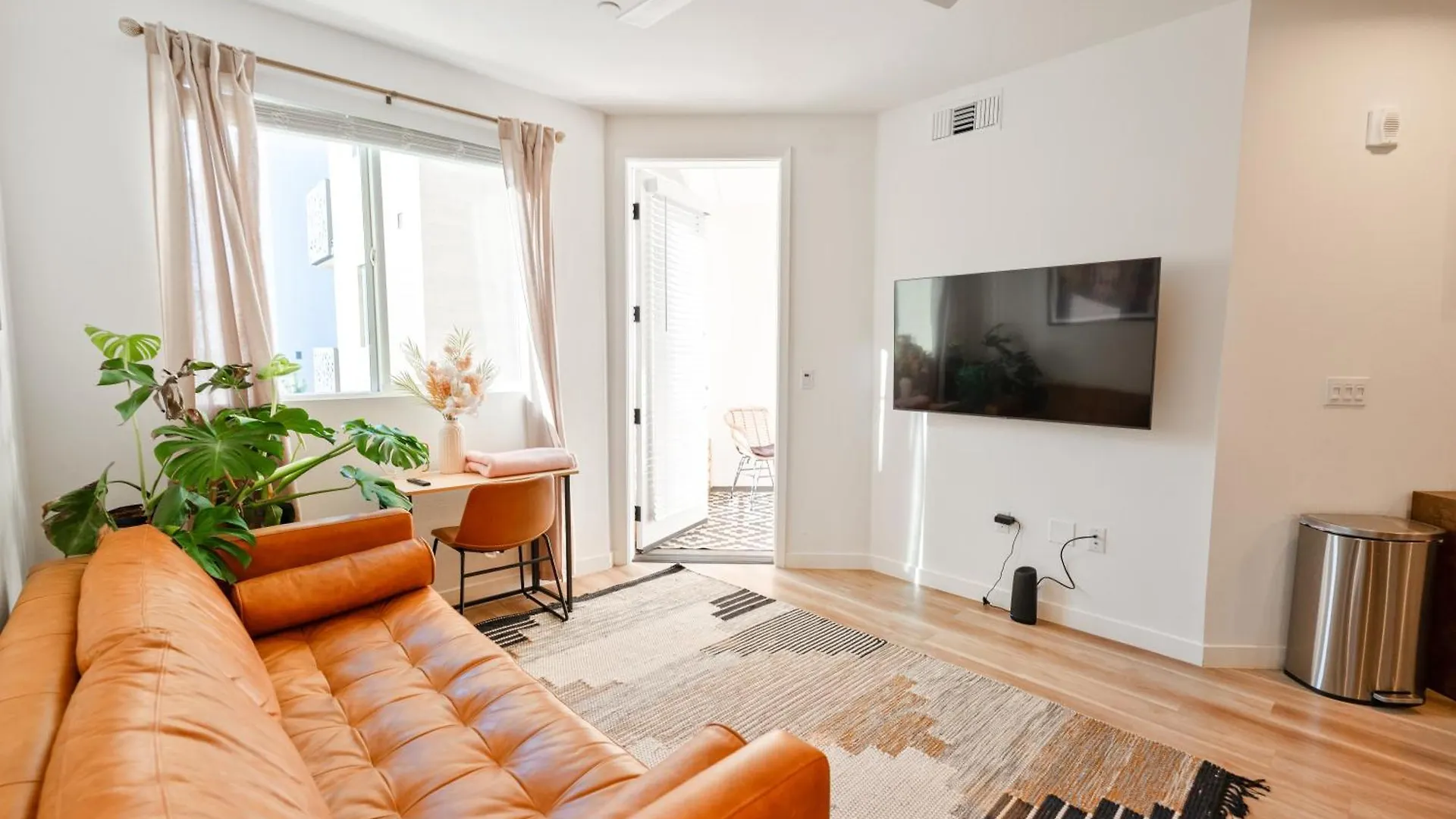 Heart Of North Hollywood 2 Bed Apt Free Parking, Hot Tub, Pool, Gym Los Angeles 0*,  United States