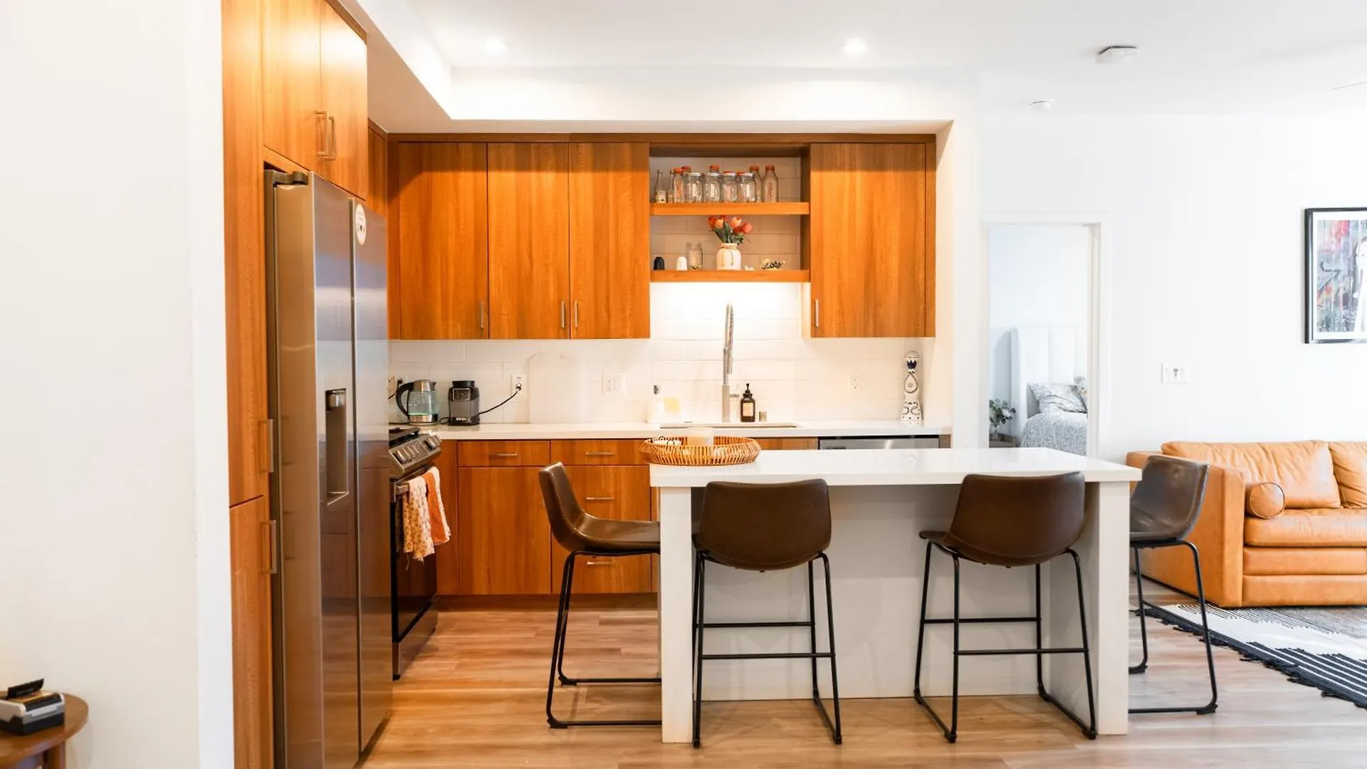 Heart Of North Hollywood 2 Bed Apt Free Parking, Hot Tub, Pool, Gym Los Angeles Apartment